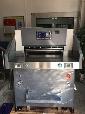 China Leistungsfähiger Papierschneidemaschine-Trimmer mit Edelstahl-Tabellen-maximalem Ausschnitt 67cm fournisseur